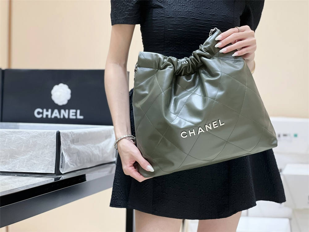 CHANEL 22 HANDBAG AS3261, Size 39x42x8cm 2025 new 